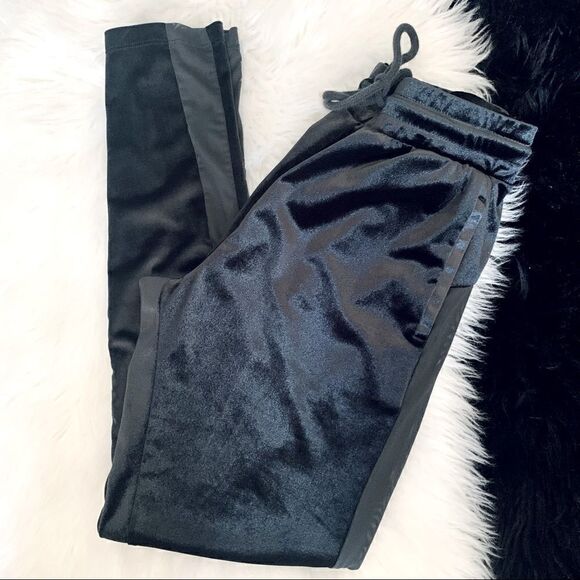 Forever 21  Black Velvet Drawstring Joggers Size Small - Picture 1 of 14